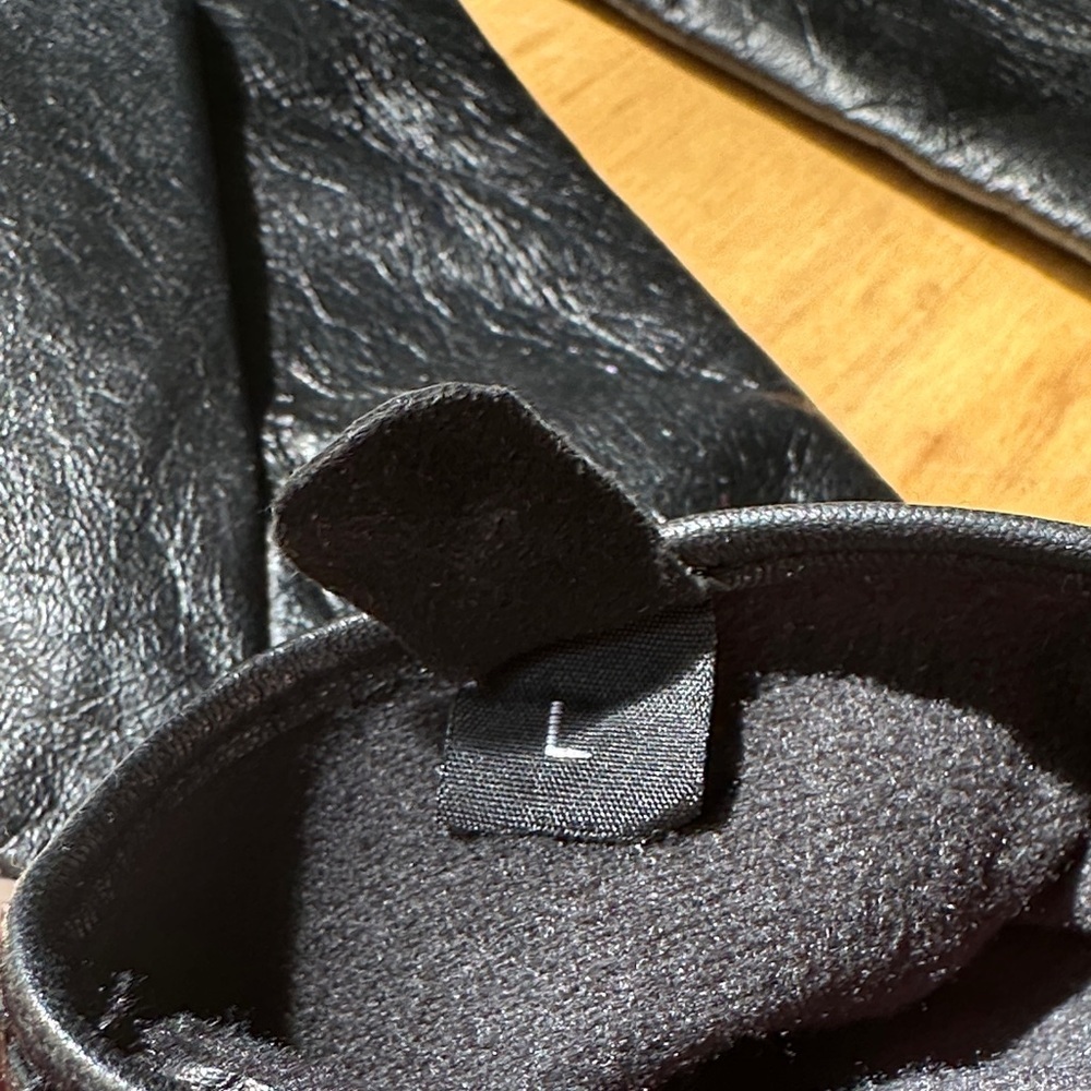 MICHAEL Michael Kors Black Quilted Leather Gloves - Picture 7 of 8